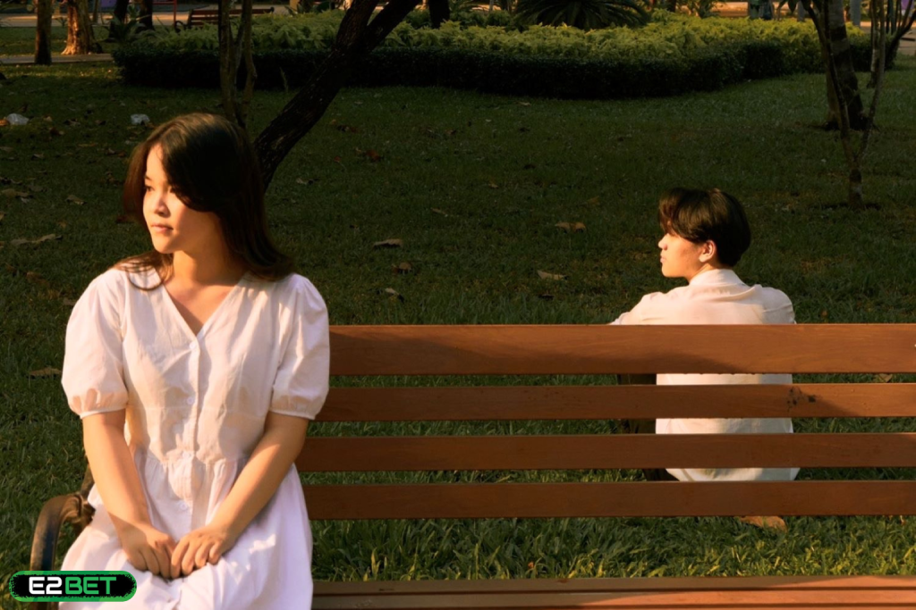 Nằm Mơ Thấy Người Yêu Cũ Đánh Số Gì? Giấc Mơ Lật Mặt Ký Ức Cũ, Hé Mở Con Số Tài Lộc!